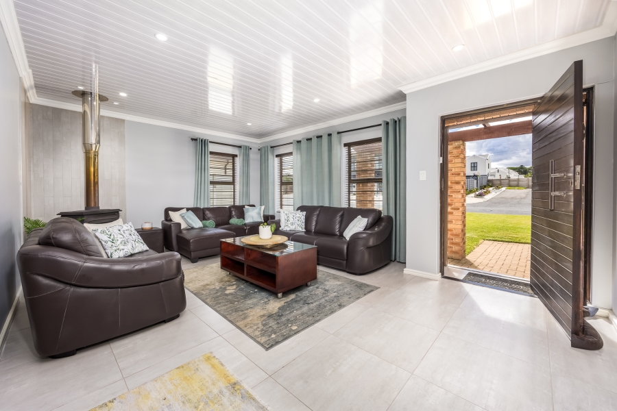 3 Bedroom Property for Sale in Jakarandas Western Cape